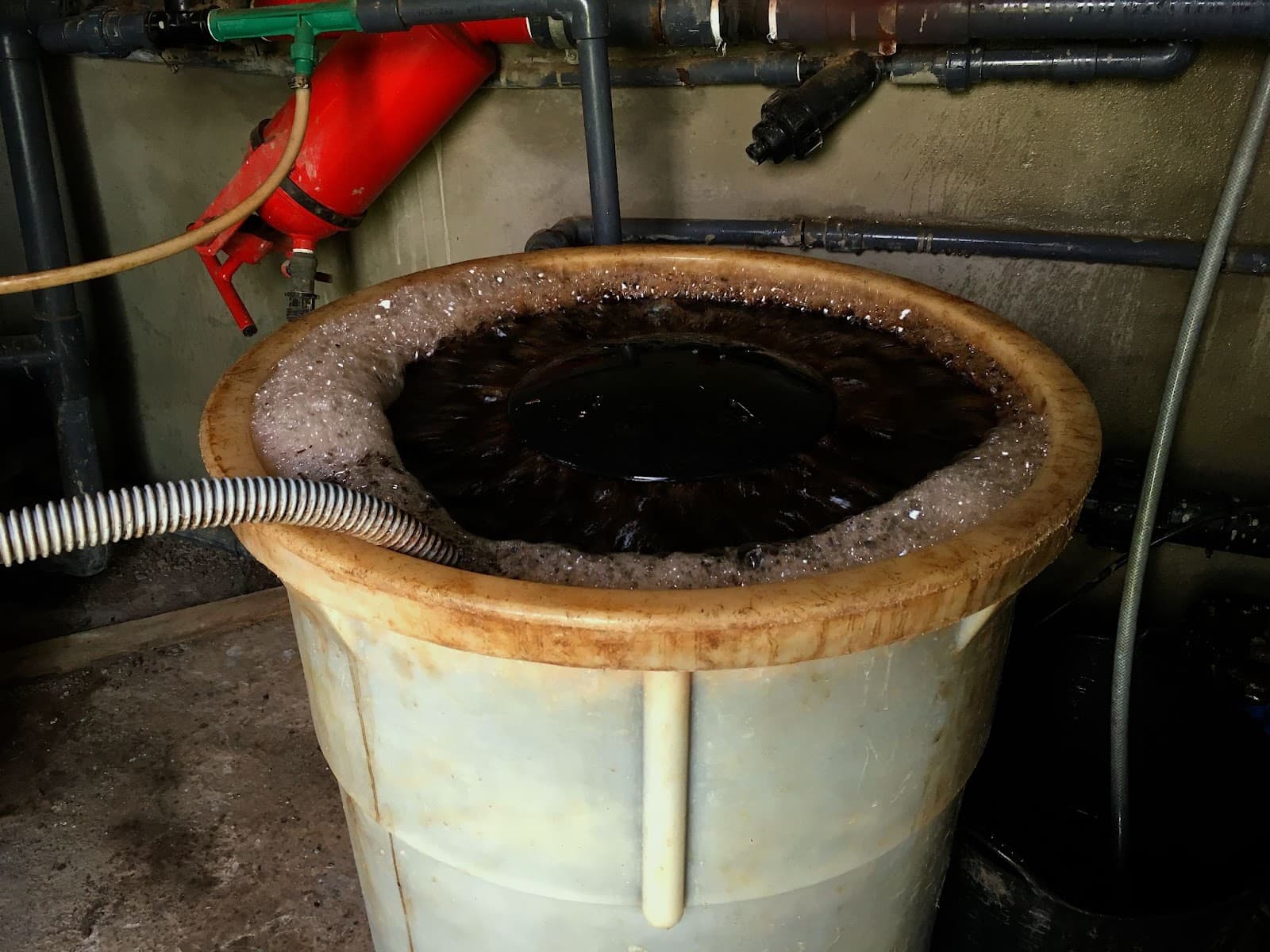 Water reservoir containing nutrients for drip irrigation watering